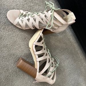 NIB Lace-up leather open toe gladiator booties with stacked block heel